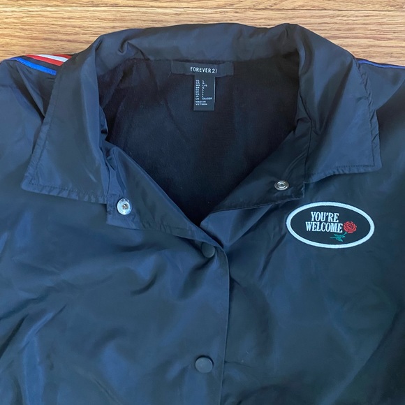 Forever 21 cropped jacket Women’s Large Black Striped Sleeves Buttons NWOT - Picture 2 of 9